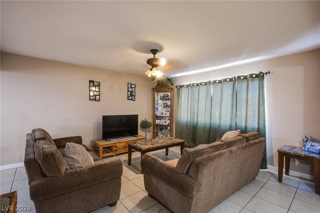 Las Vegas, NV 89121,3532 Florrie AVE
