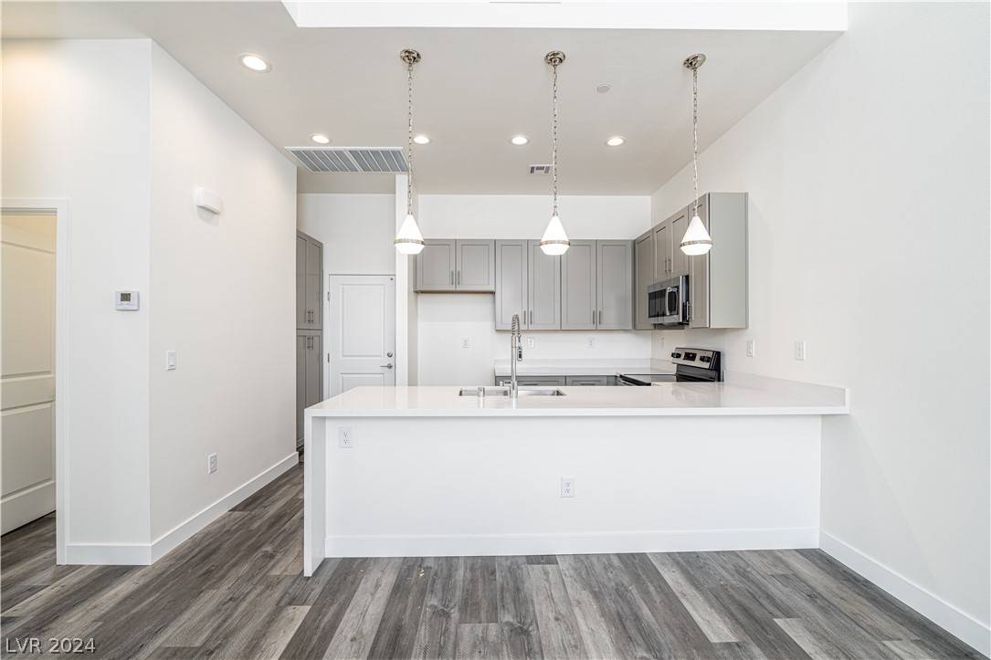 11476 Roaring Peak DR #17, Las Vegas, NV 89135