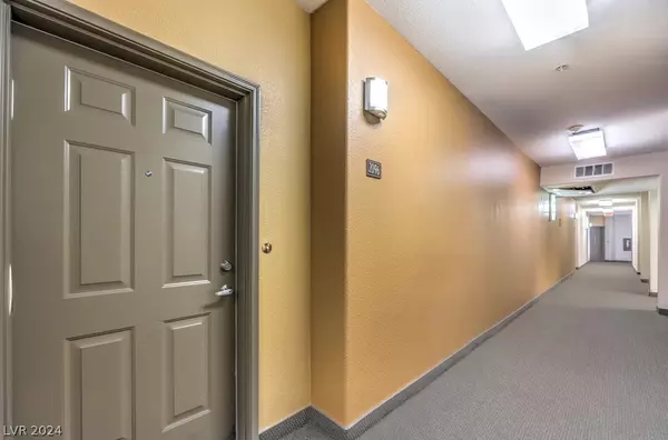 Las Vegas, NV 89148,8777 W Maule AVE #2096