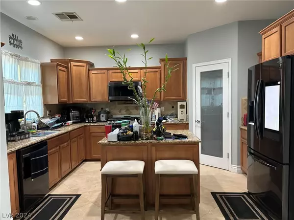 Las Vegas, NV 89130,5530 Porcupine Rim ST