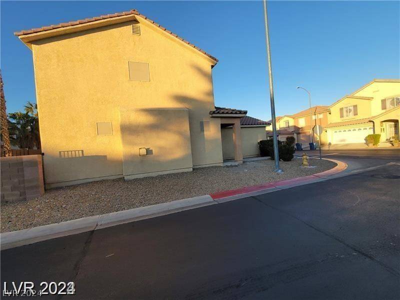 Las Vegas, NV 89122,5517 Prospectors Creek WAY