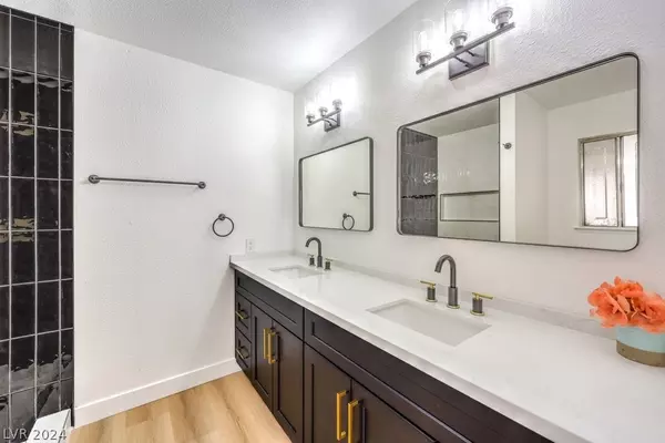 Las Vegas, NV 89103,5381 Supai DR