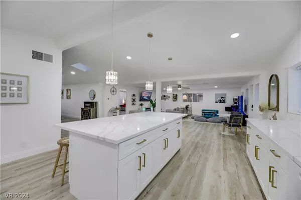 Las Vegas, NV 89102,1409 Bryn Mawr AVE