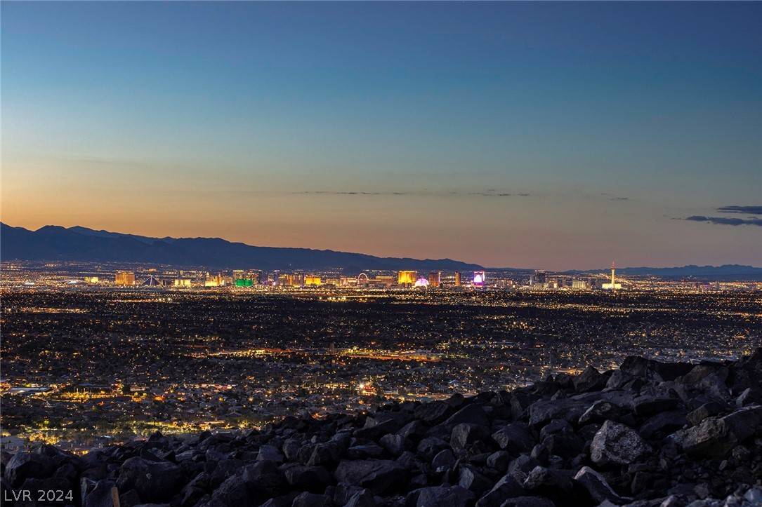 555 Rock Peak DR, Henderson, NV 89012