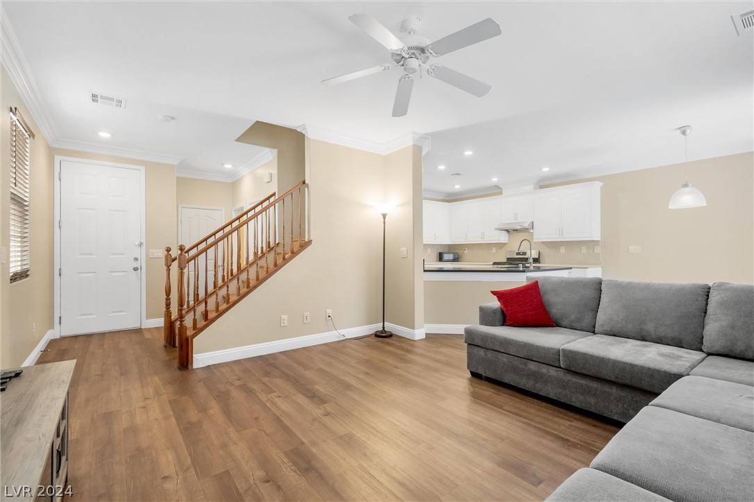 Las Vegas, NV 89118,6255 W Arby AVE #215