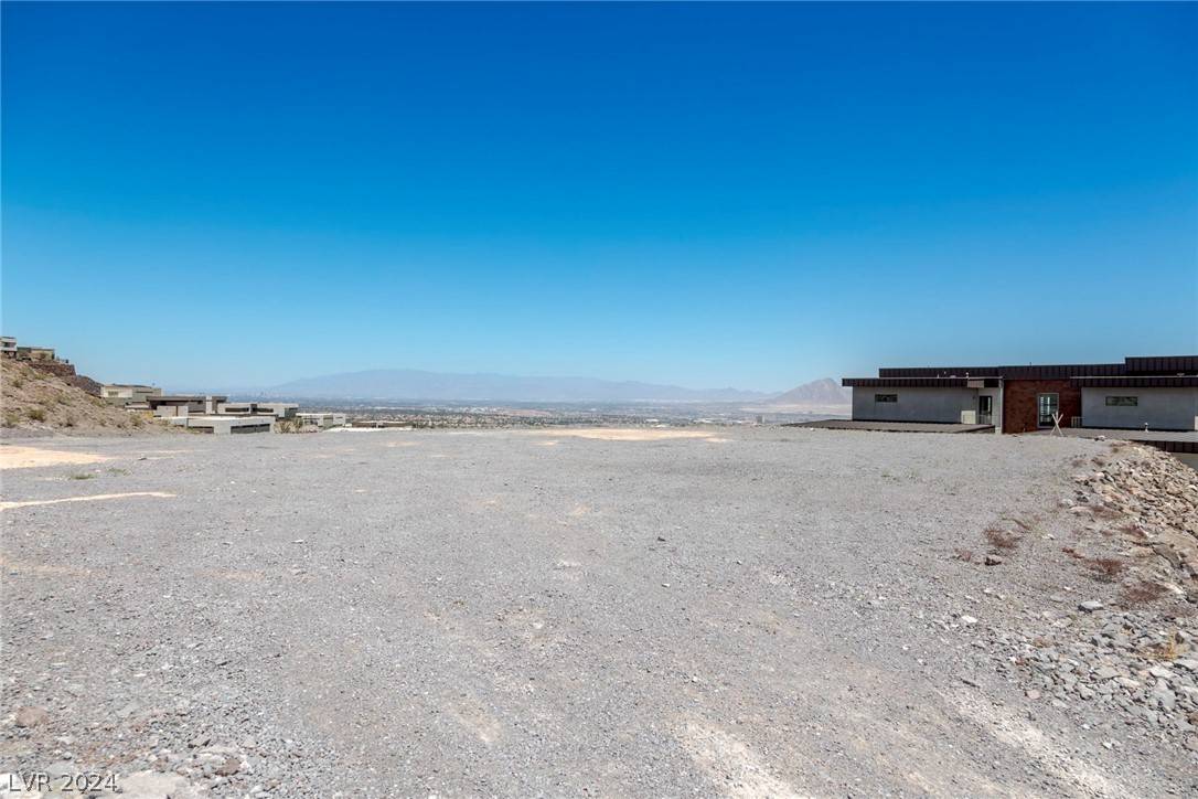 Henderson, NV 89012,633 Dragon Peak DR