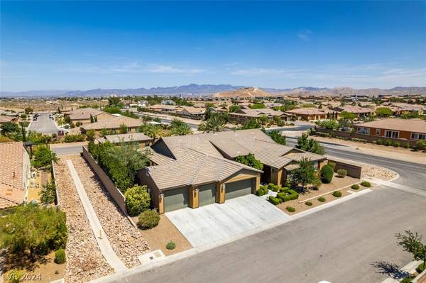 8882 Crescent Lake ST,  Las Vegas,  NV 89113