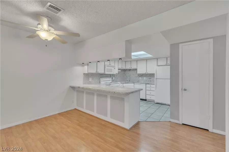 5905 Smoke Ranch RD #B, Las Vegas, NV 89108