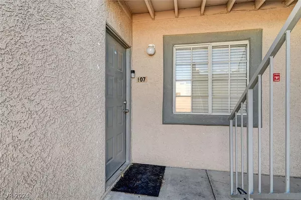 Las Vegas, NV 89107,5220 Mission Carmel LN #107
