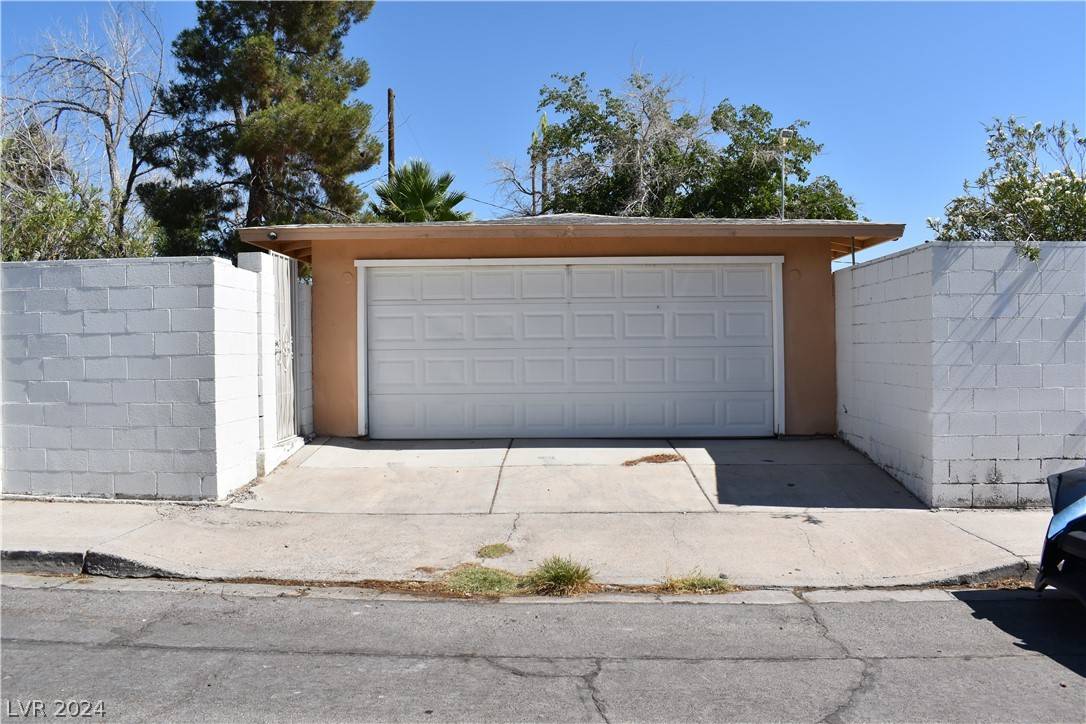 Las Vegas, NV 89108,1001 Silver Lake DR