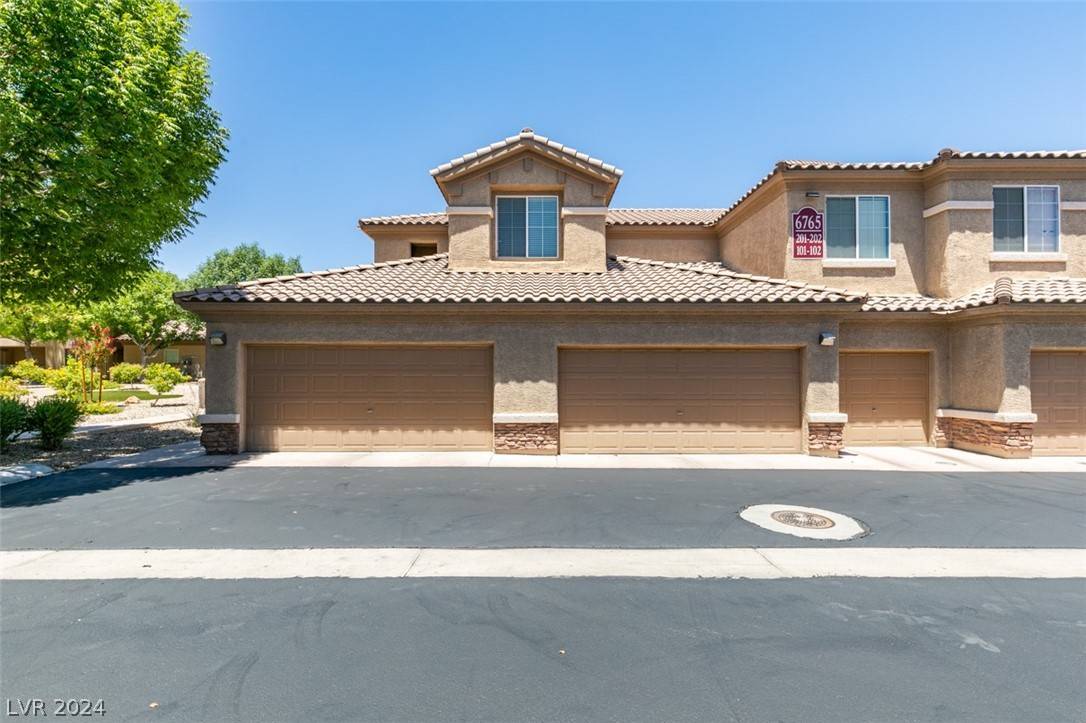 6765 Caporetto LN #201, North Las Vegas, NV 89084