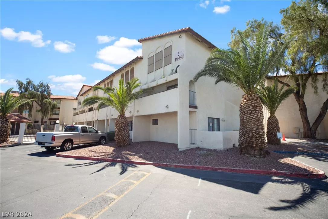 Las Vegas, NV 89169,2080 Karen AVE #36