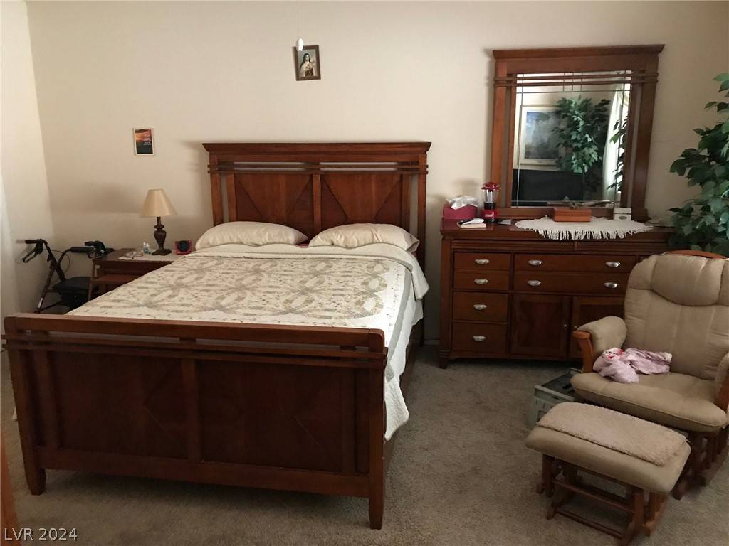 Henderson, NV 89015,813 Mesa Pine CT