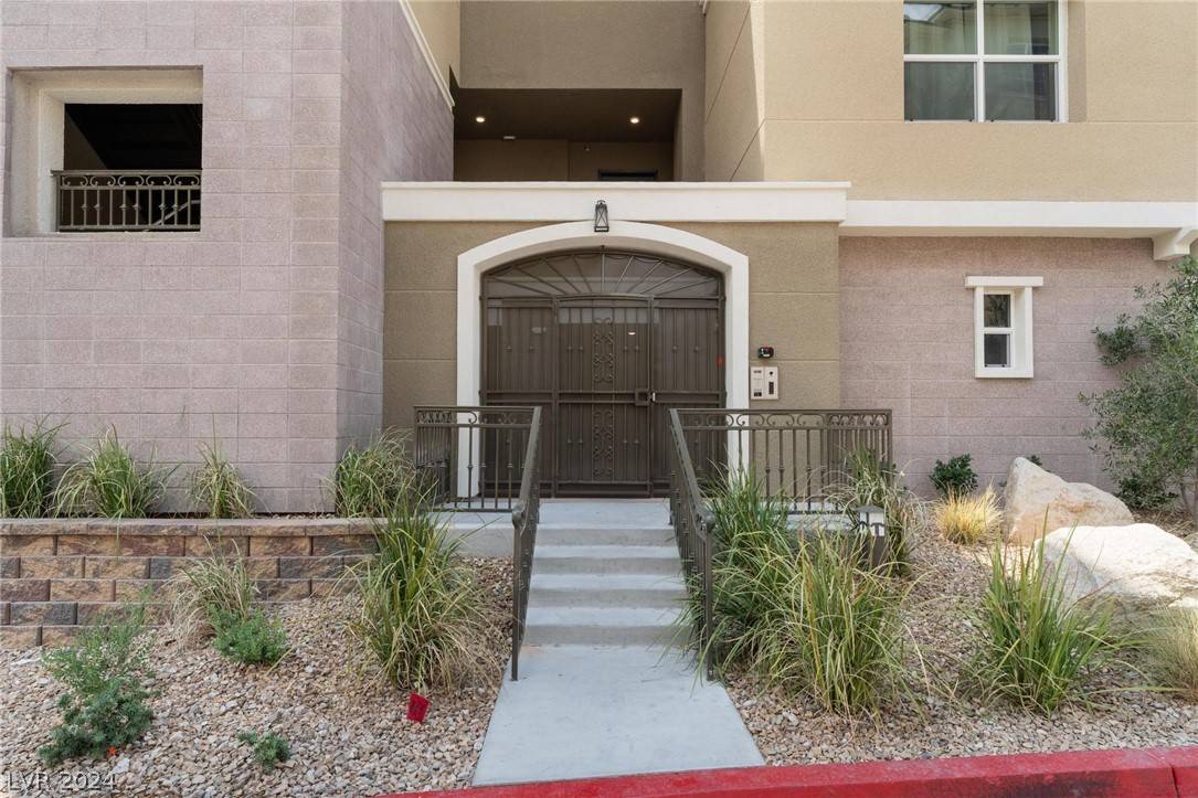 9201 Las Manaitas AVE #302, Las Vegas, NV 89144