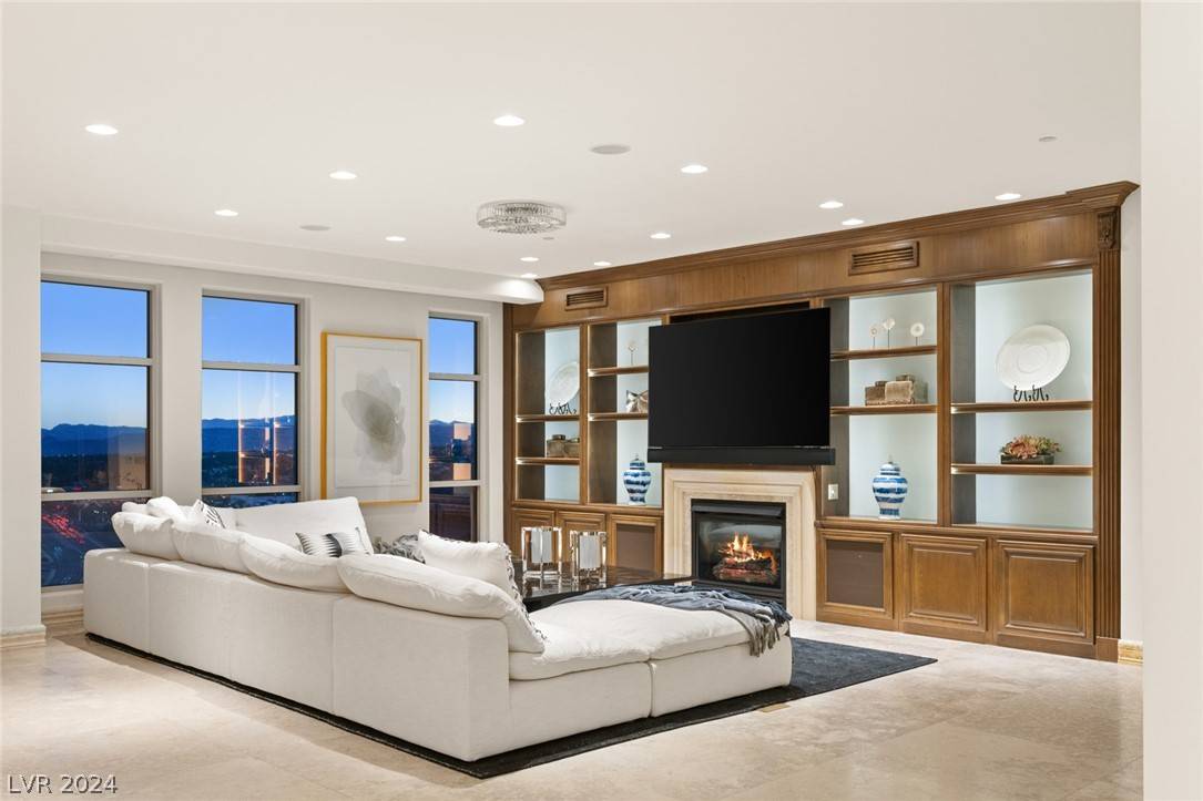 Las Vegas, NV 89145,9101 Alta DR #1703