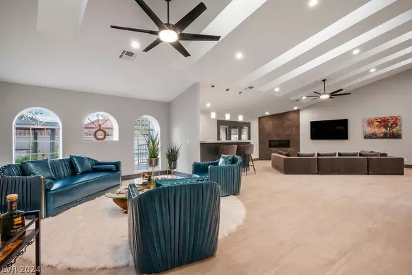 Las Vegas, NV 89117,2210 Diamond Bar DR