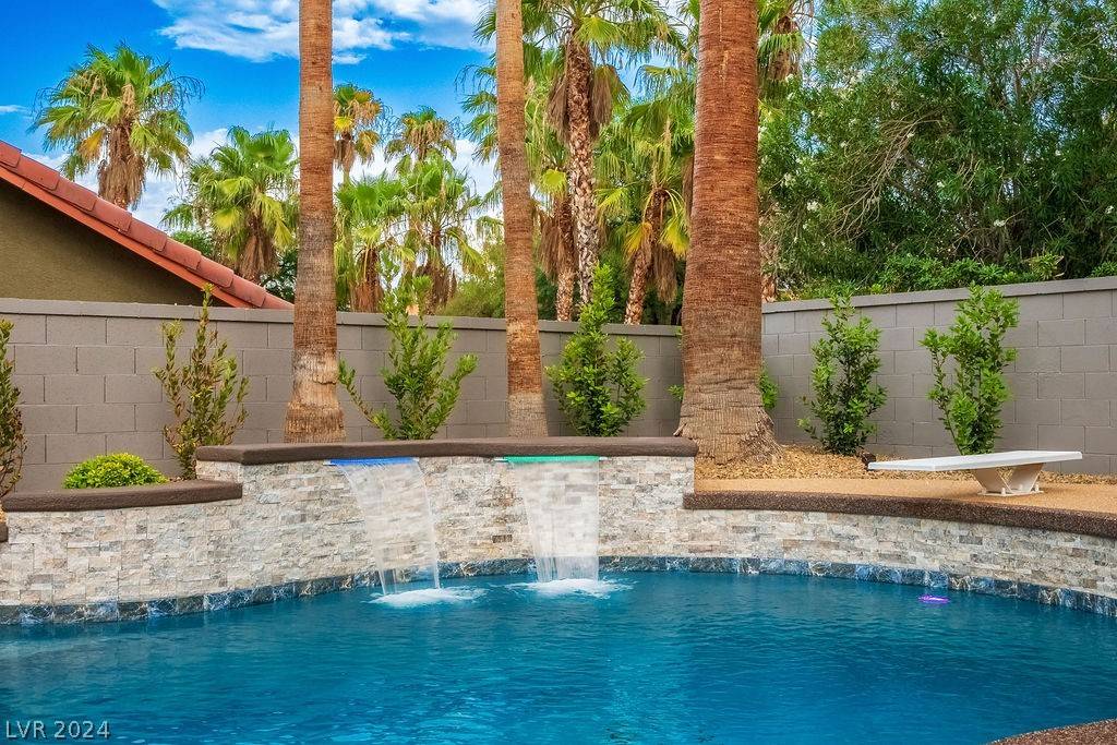 Las Vegas, NV 89117,2210 Diamond Bar DR