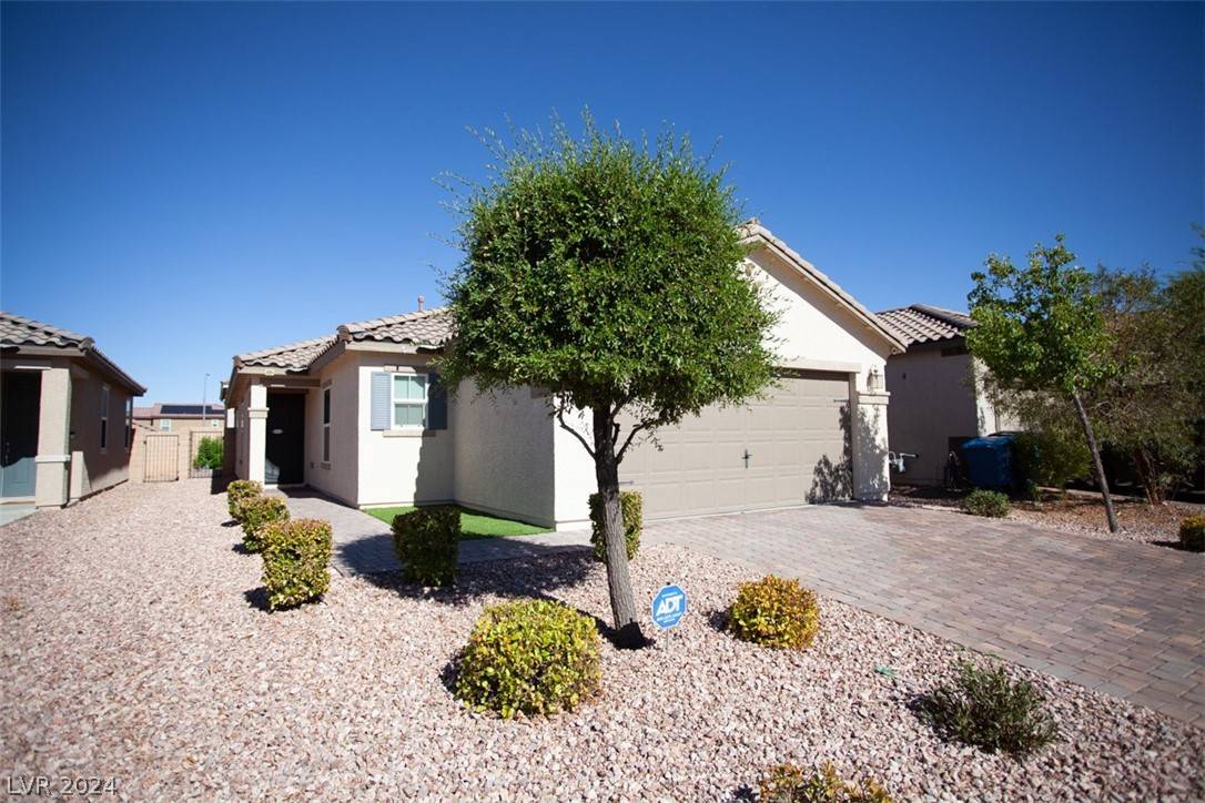 8846 Quarterhorse LN, Las Vegas, NV 89148