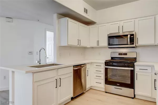 Henderson, NV 89052,2291 W Horizon Ridge Pkwy #11265