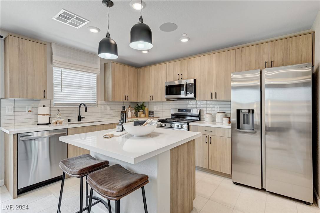 Henderson, NV 89011,911 Cadence View WAY