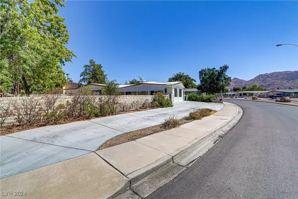 Las Vegas, NV 89110,107 Sir George DR
