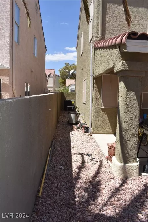 Las Vegas, NV 89117,1708 Walrus ST