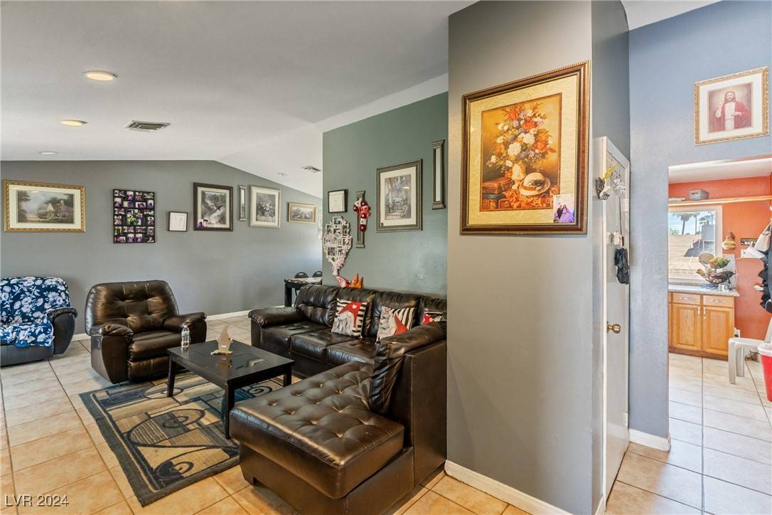 Las Vegas, NV 89107,717 Cragin Park DR