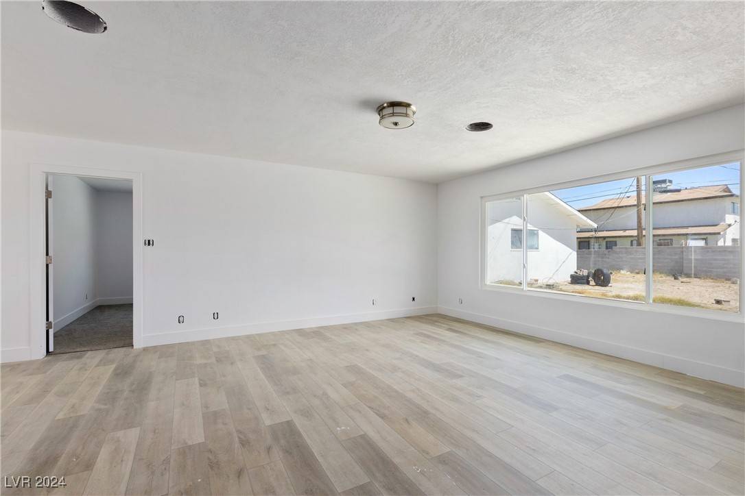 Las Vegas, NV 89115,3716 Queen ST