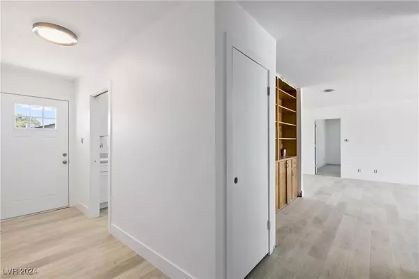 Las Vegas, NV 89115,3716 Queen ST