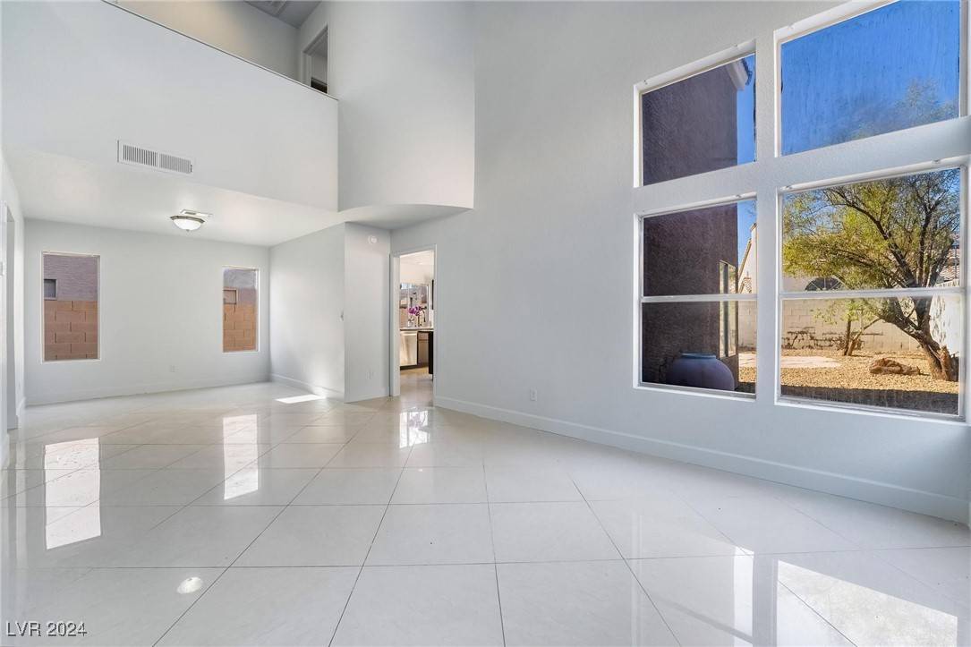 Las Vegas, NV 89119,1645 Autumn Rust DR