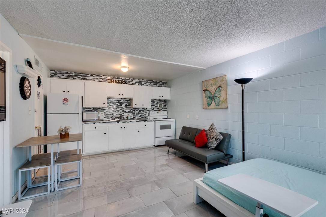 3726 Hazelwood ST #2, Las Vegas, NV 89119