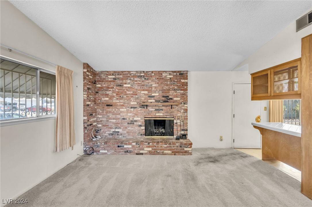 Las Vegas, NV 89107,4401 Thompson CIR