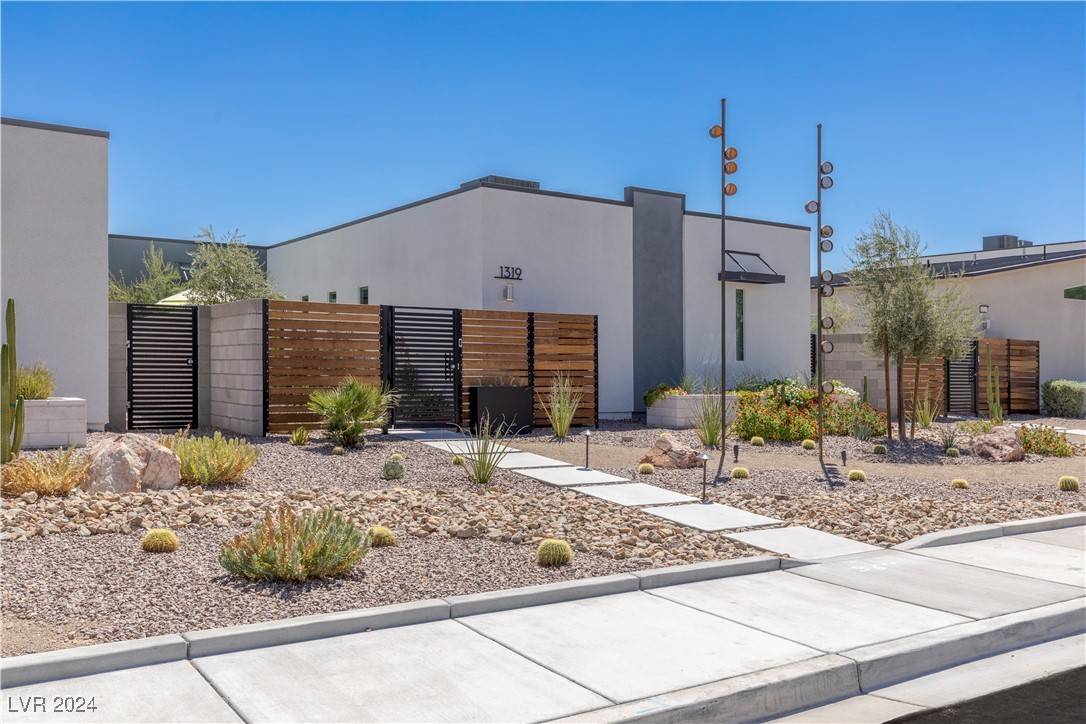 Las Vegas, NV 89104,1319 S 8th ST