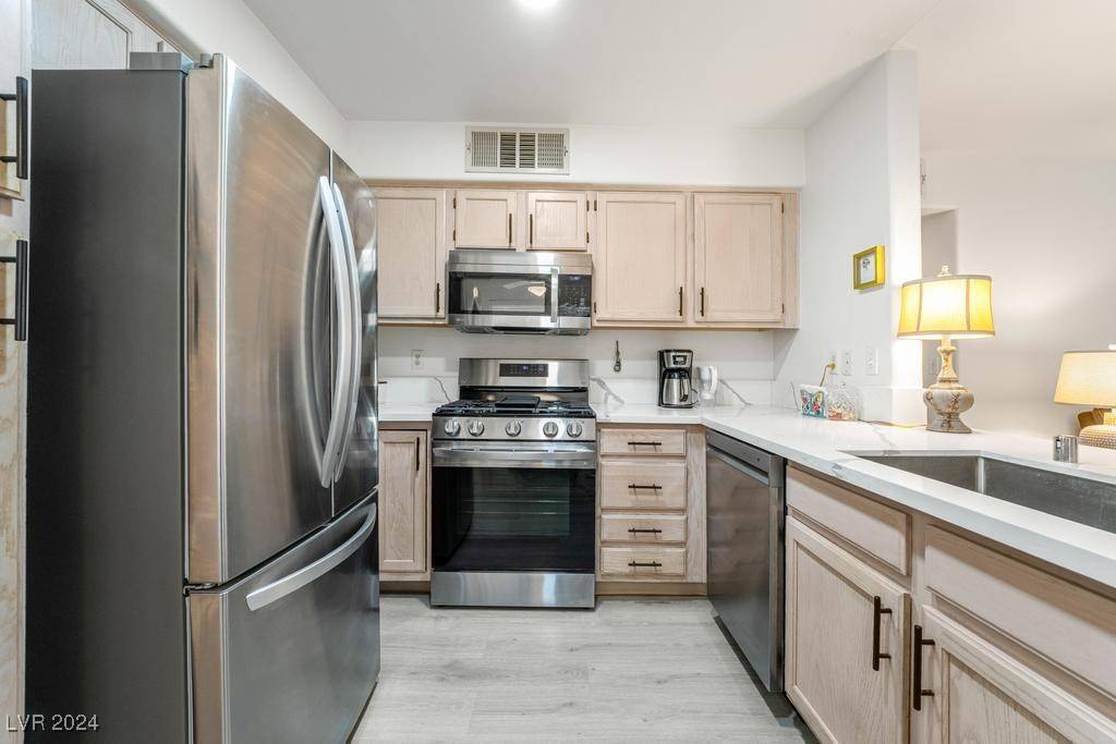 Las Vegas, NV 89120,3425 E Russell RD #148