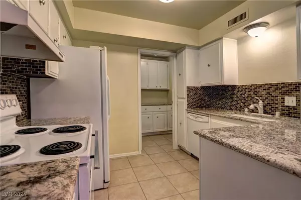 Las Vegas, NV 89109,3077 Pinehurst DR #B