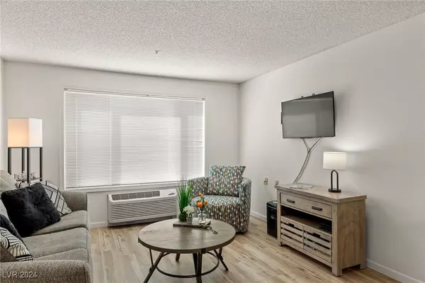 Mesquite, NV 89027,555 Highland DR #228