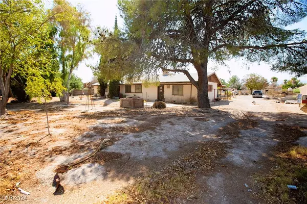 6645 E Desperado ST, Las Vegas, NV 89131