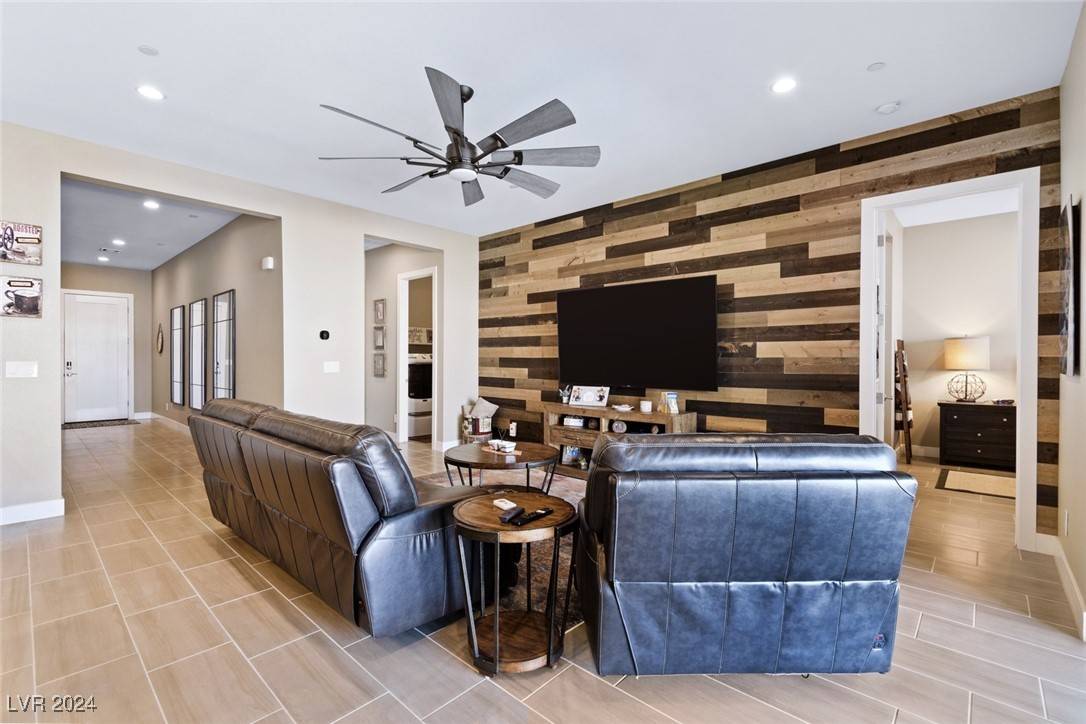 Las Vegas, NV 89166,9974 Canyon Field AVE