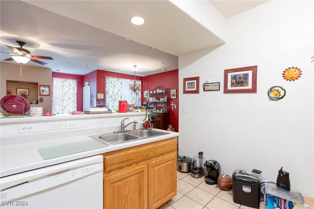 North Las Vegas, NV 89031,5855 Valley DR #1028