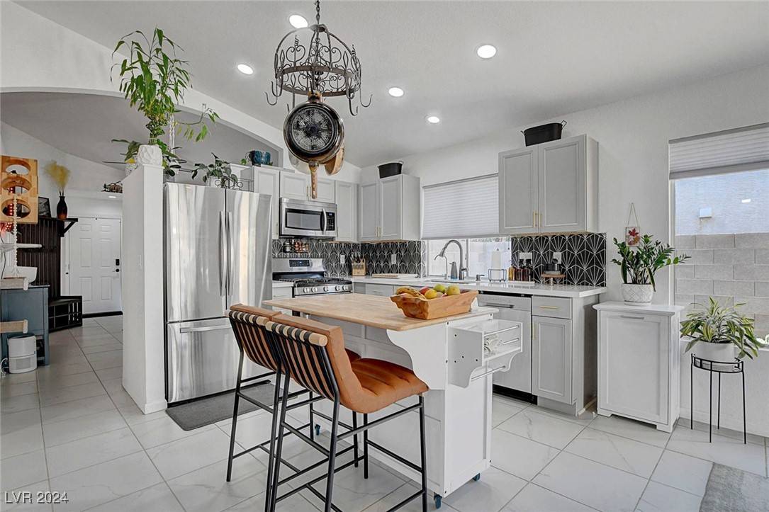 Las Vegas, NV 89119,7041 Morales CIR