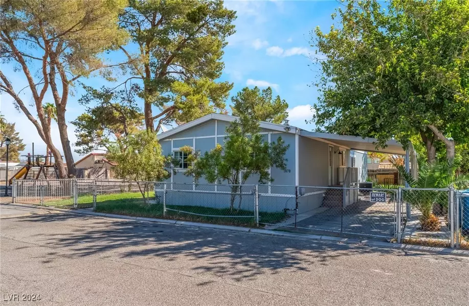 1870 Quintearo ST, Las Vegas, NV 89115