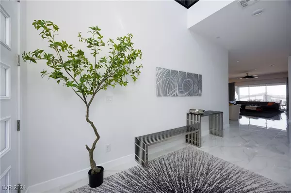 Henderson, NV 89012,510 Duvet CT