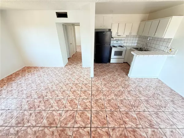 Las Vegas, NV 89119,536 North CIR