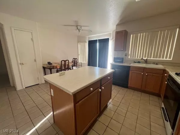 Las Vegas, NV 89142,2585 Rosy Sunrise ST