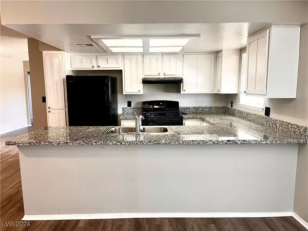 Henderson, NV 89002,516 Summit DR