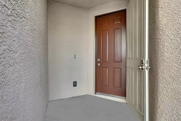 Henderson, NV 89002,583 Pinetop Lake ST