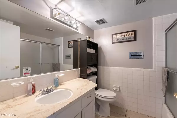 Las Vegas, NV 89107,204 Catalini ST