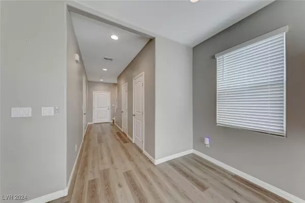 Las Vegas, NV 89122,6131 Forest Archer PL