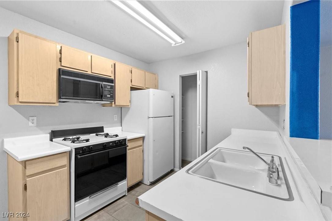 Henderson, NV 89014,2120 Ramrod AVE #114