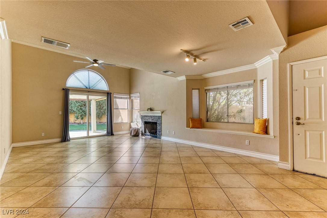 Las Vegas, NV 89119,1719 Dynasty DR